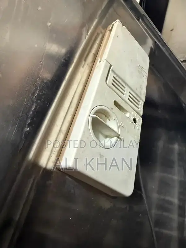 Indesit Dishwasher Made in Italy - Good Condition with Minor Repair Ne