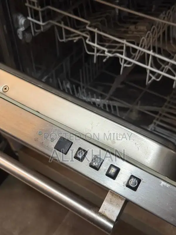 Indesit Dishwasher Made in Italy - Good Condition with Minor Repair Ne