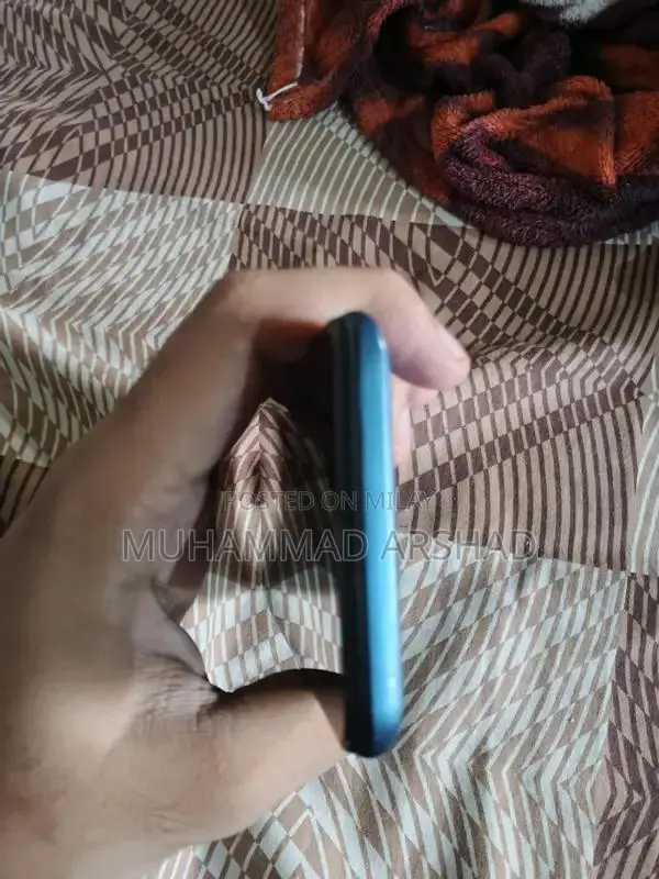 Budget Smartphone with Dual Camera and Compact Design