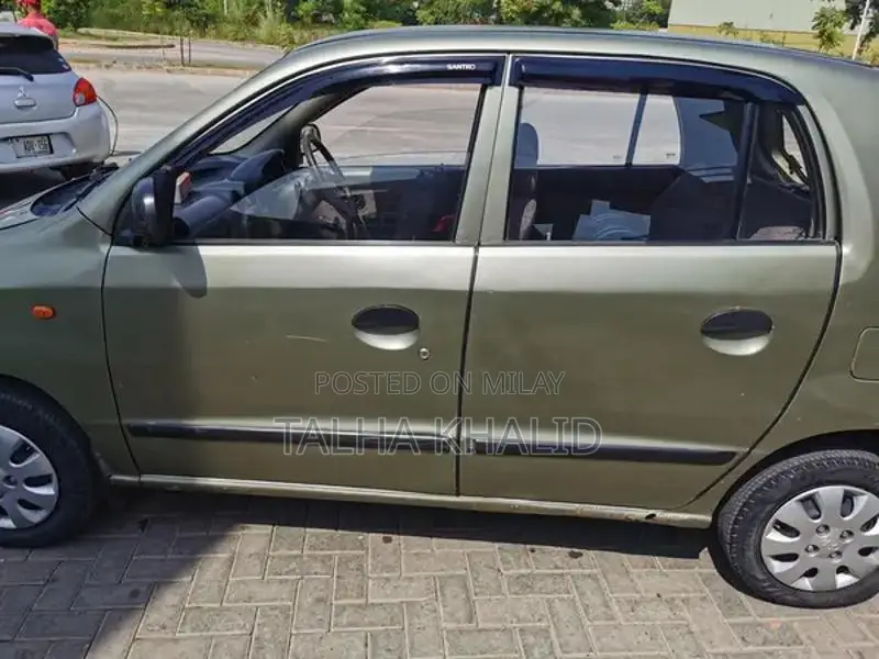 Hyundai Santro Club 2003 Green Compact Sedan with Modern Features