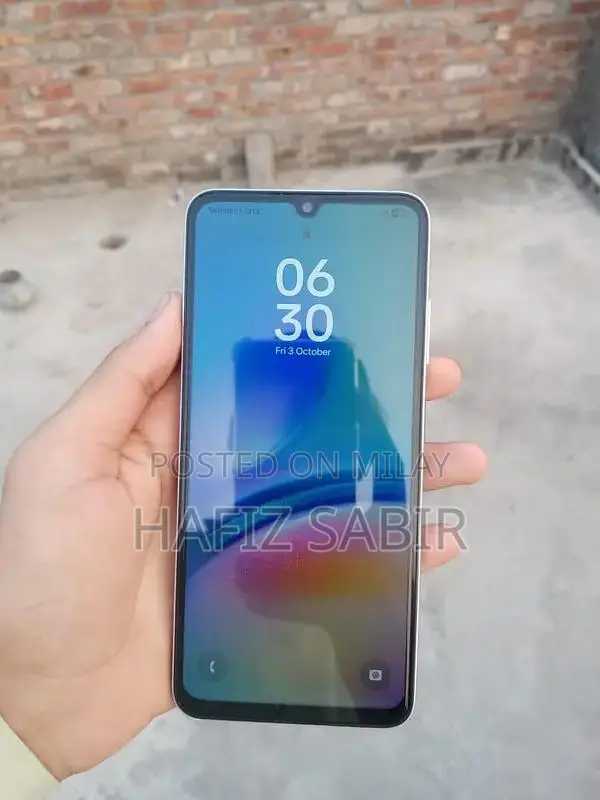 Mid-Range Smartphone with 6GB RAM and 128GB Storage