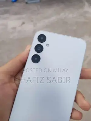 Mid-Range Smartphone with 6GB RAM and 128GB Storage