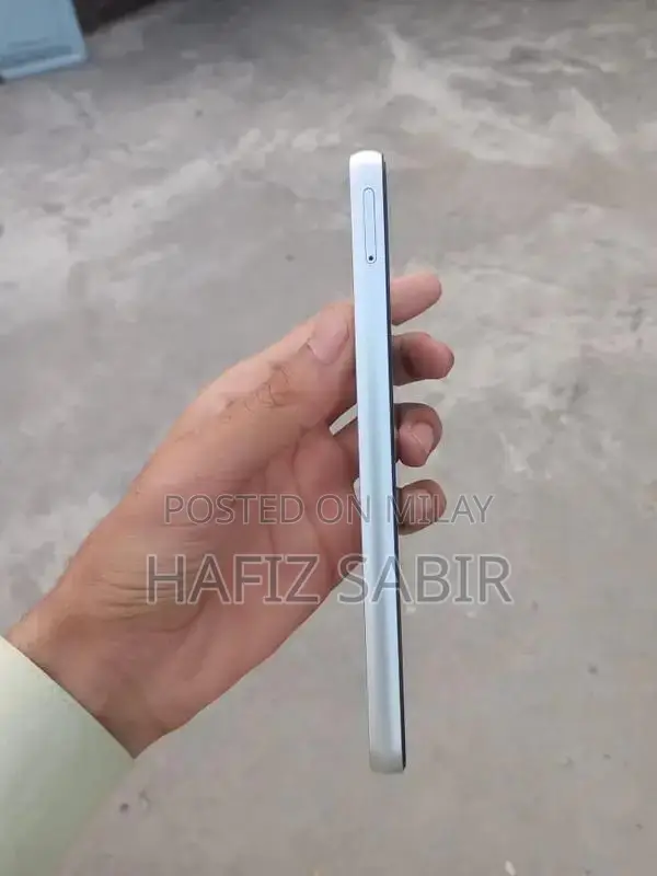 Mid-Range Smartphone with 6GB RAM and 128GB Storage