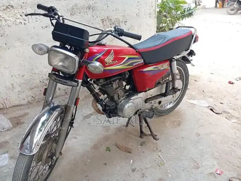 Honda 125cc Motorcycle - 2016-2017 Model Red