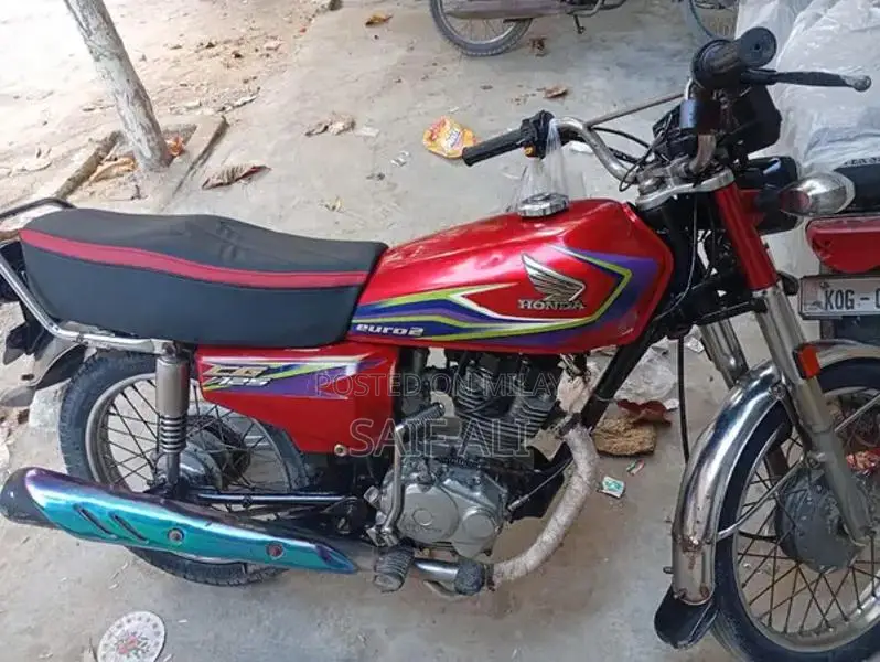 Honda 125cc Motorcycle - 2016-2017 Model Red