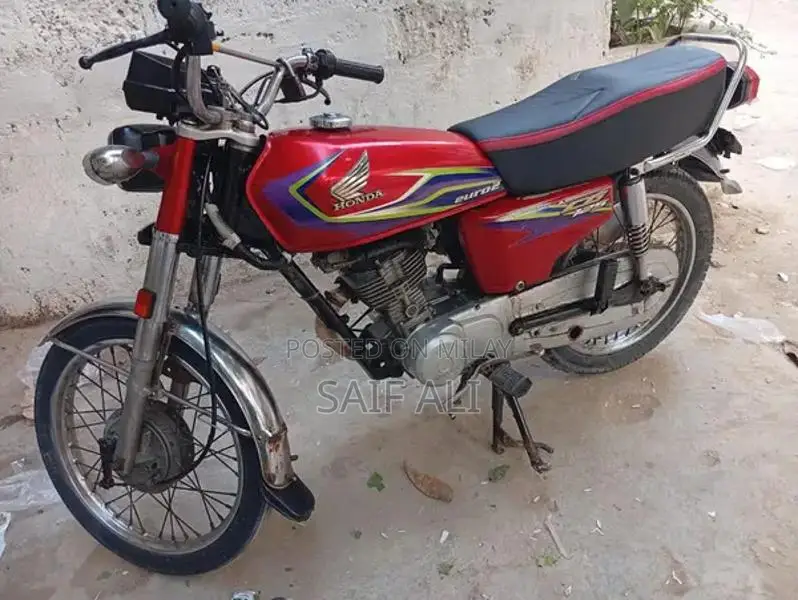 Honda 125cc Motorcycle - 2016-2017 Model Red