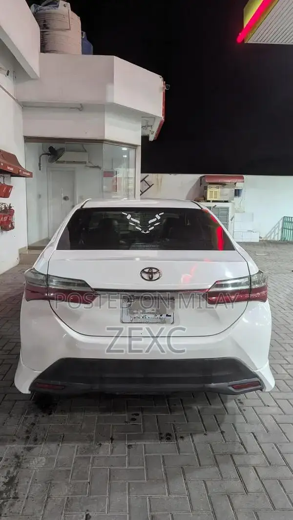 Toyota Corolla Gli Sedan - Reliable Manual Transmission Vehicle