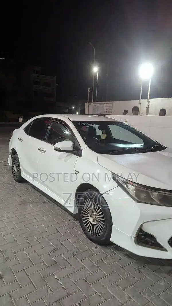 Toyota Corolla Gli Sedan - Reliable Manual Transmission Vehicle