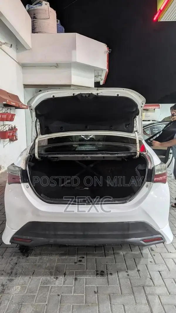 Toyota Corolla Gli Sedan - Reliable Manual Transmission Vehicle