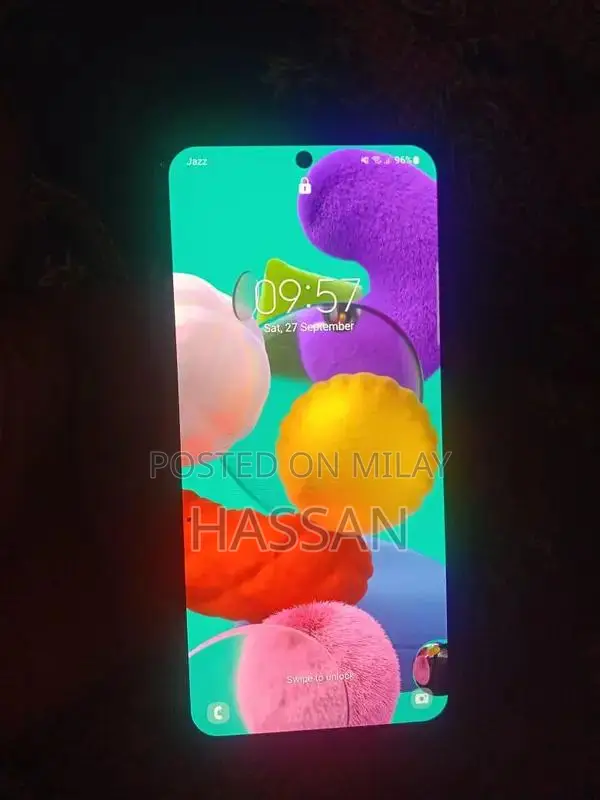 Samsung Smartphone with Dual SIM and Large Storage