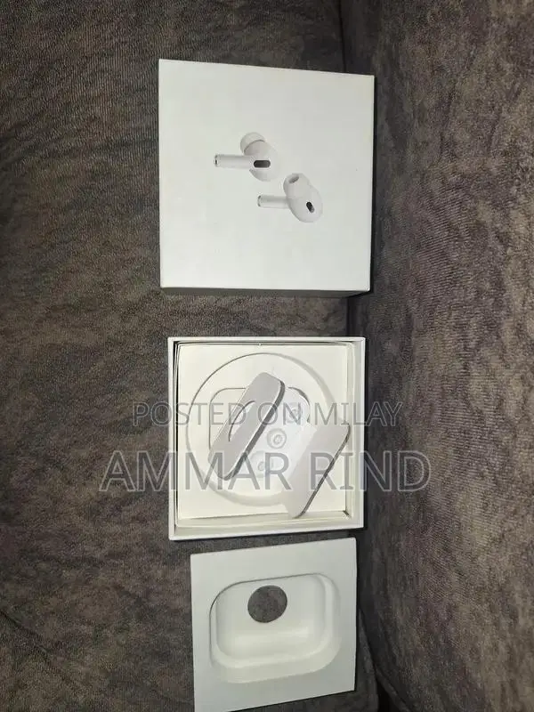 Apple AirPods 2nd Gen Right Earbud with Charging Case