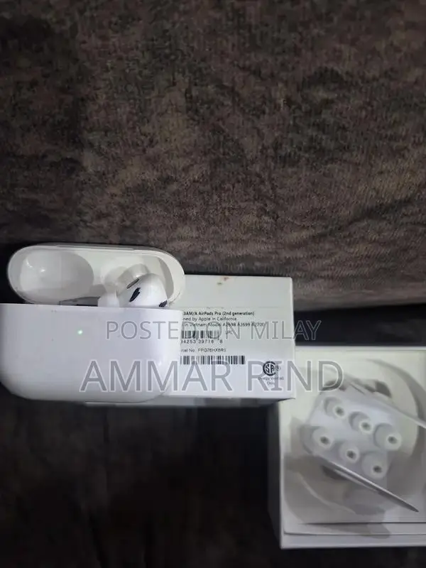 Apple AirPods 2nd Gen Right Earbud with Charging Case