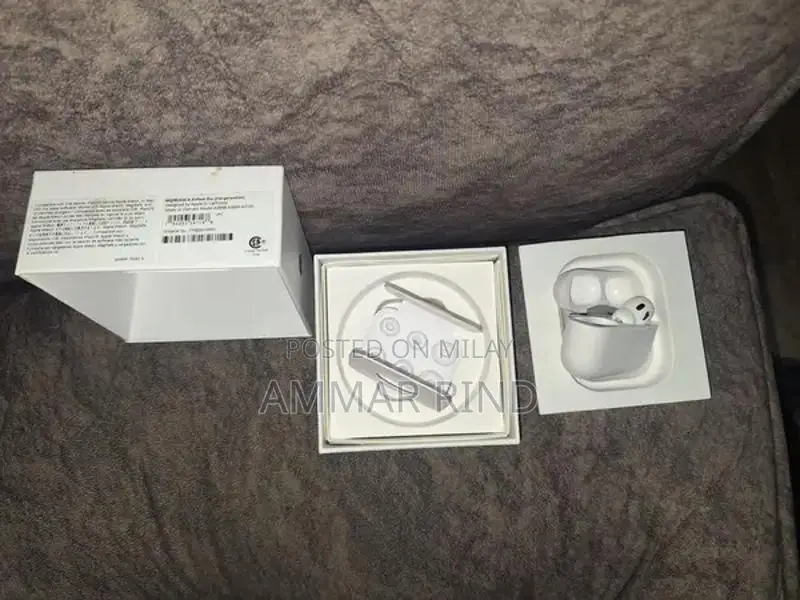 Apple AirPods 2nd Gen Right Earbud with Charging Case