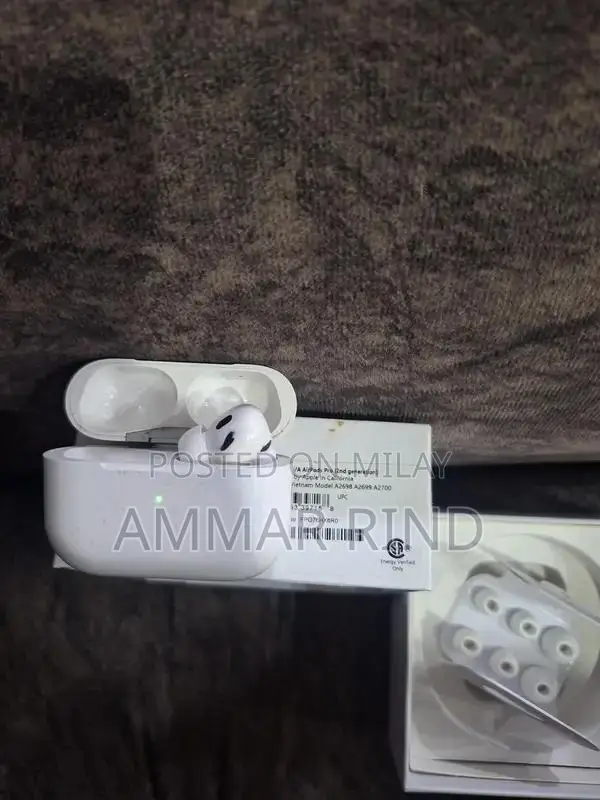 Apple AirPods 2nd Gen Right Earbud with Charging Case