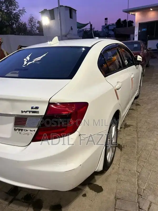 Honda Civic - Reliable Sedan with Modern Design