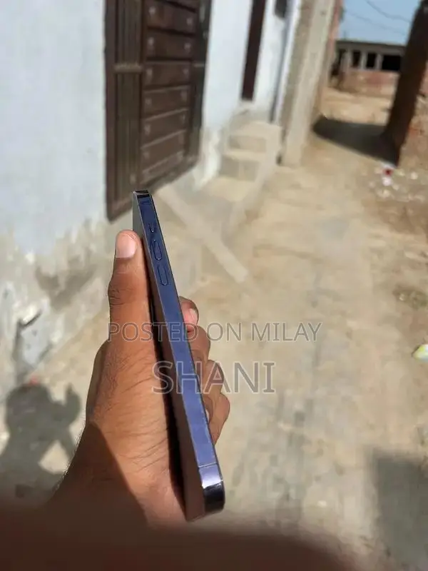 128GB Deep Purple Smartphone in Excellent Condition