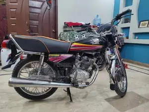 Photo - Honda CG 125 Motorcycle 2011 Model