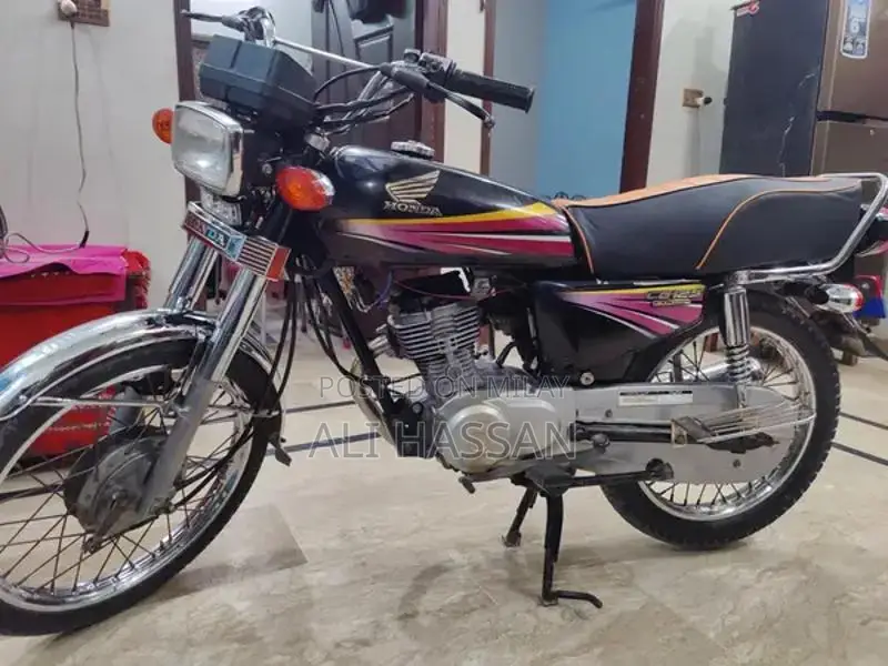 Honda CG 125 Motorcycle 2011 Model