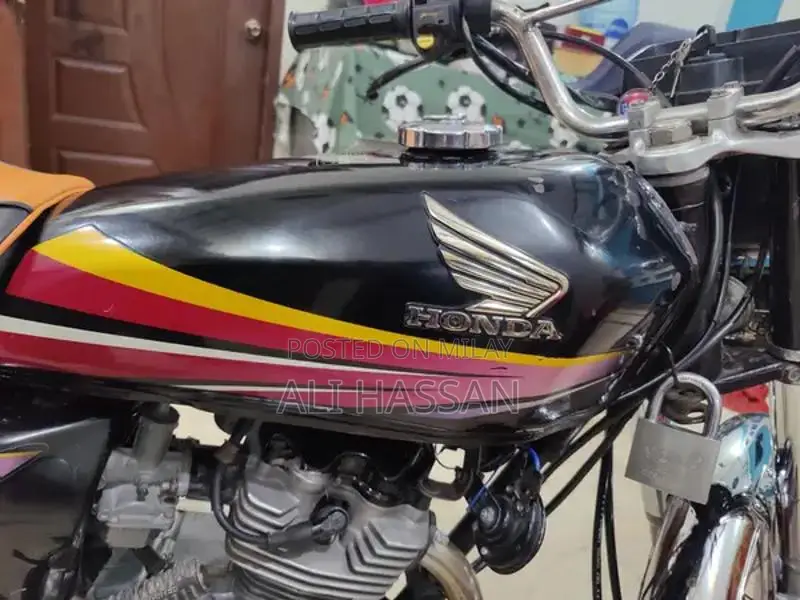 Honda CG 125 Motorcycle 2011 Model