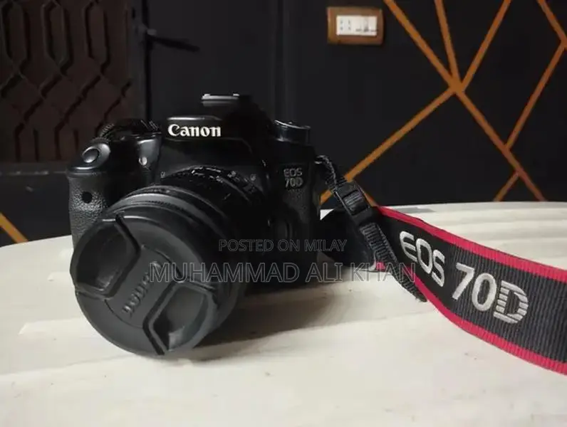 Canon EOS 70D DSLR Camera with 18-55mm Lens