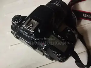 Canon EOS 70D DSLR Camera with 18-55mm Lens