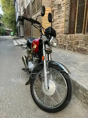 Honda 125 Gold Edition Motorcycle - Premium Performance Bike