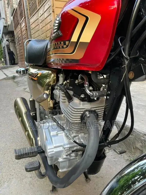 Honda 125 Gold Edition Motorcycle - Premium Performance Bike