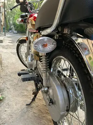 Honda 125 Gold Edition Motorcycle - Premium Performance Bike