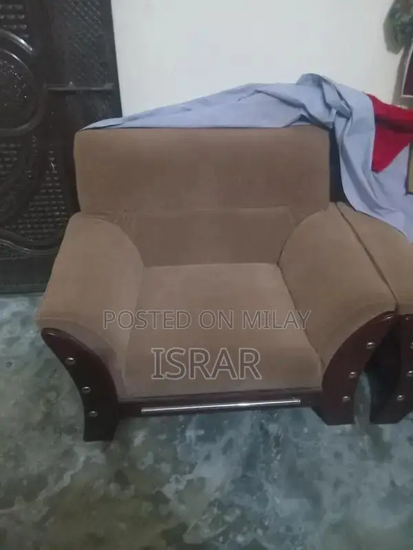 Comfortable 5-Seater Sofa with Two Accompanying Tables