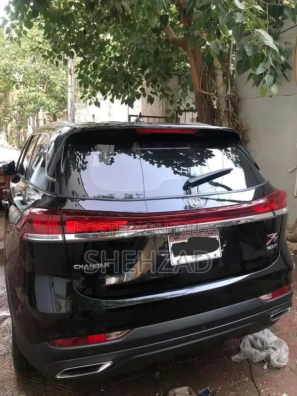 Oshan X7 Compact Crossover SUV - Versatile Urban Driving Experience