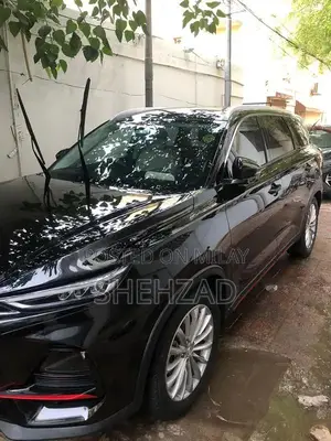 Oshan X7 Compact Crossover SUV - Versatile Urban Driving Experience