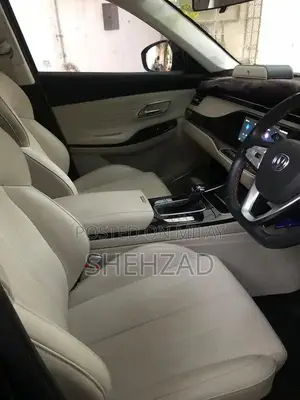 Oshan X7 Compact Crossover SUV - Versatile Urban Driving Experience