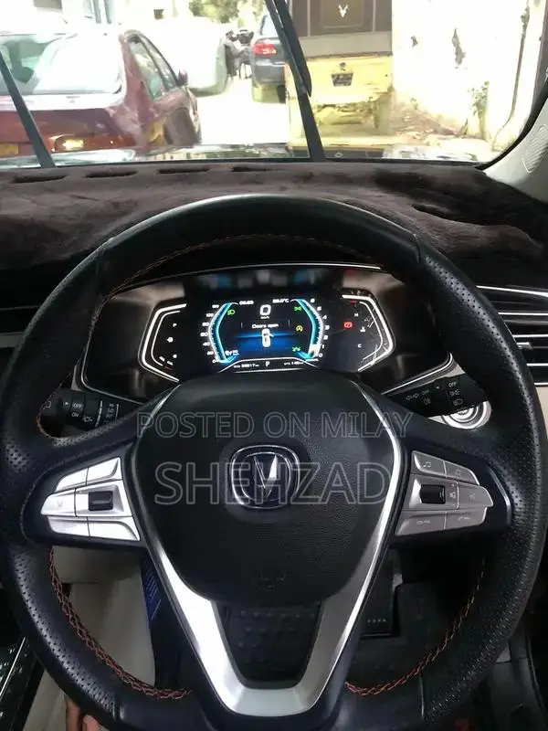 Oshan X7 Compact Crossover SUV - Versatile Urban Driving Experience