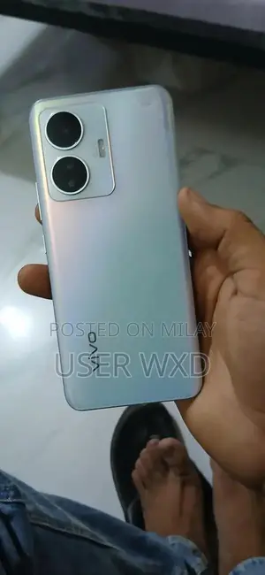 Vivo Smartphone with Minor Back Panel Discoloration
