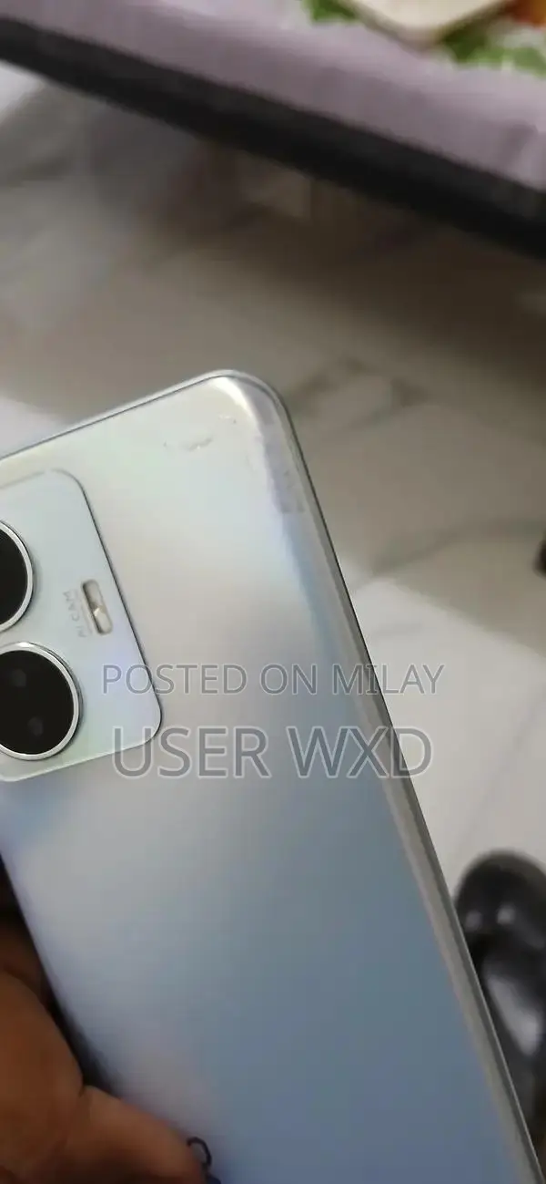 Vivo Smartphone with Minor Back Panel Discoloration