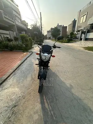 Suzuki GR 150 Motorcycle - 2021 Model with Self-Start