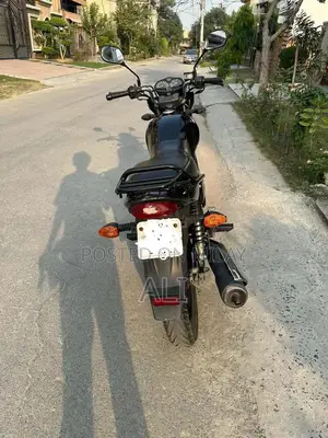 Suzuki GR 150 Motorcycle - 2021 Model with Self-Start