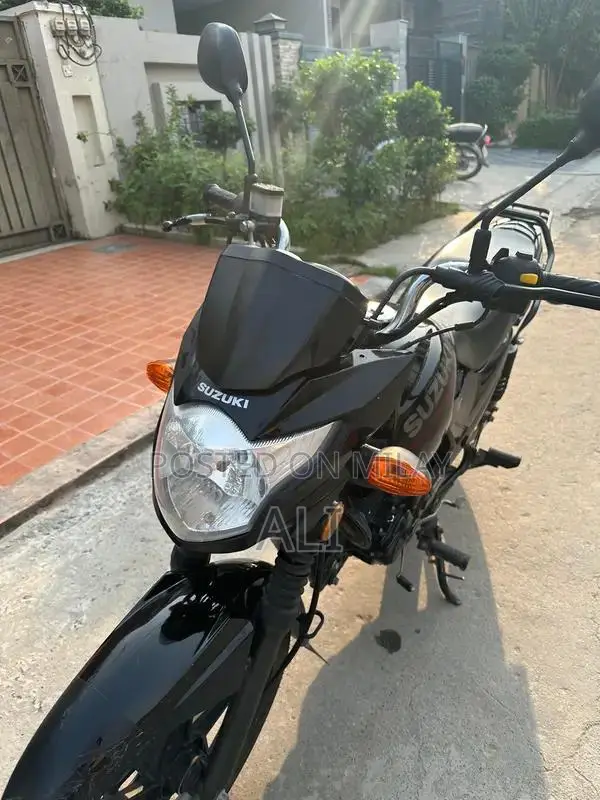 Suzuki GR 150 Motorcycle - 2021 Model with Self-Start