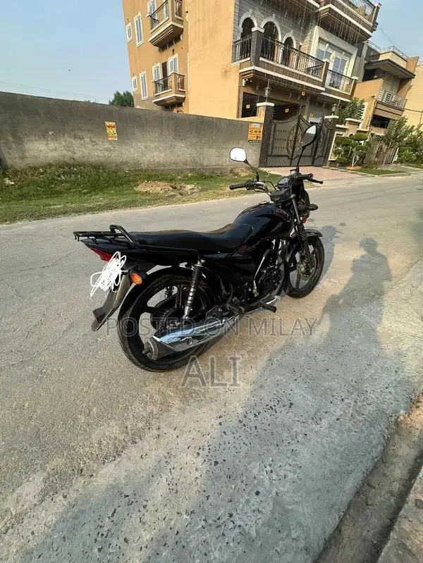 Suzuki GR 150 Motorcycle - 2021 Model with Self-Start