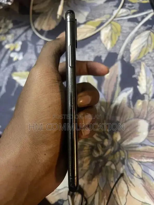 256GB iPhone X with Full Battery Health and Face ID