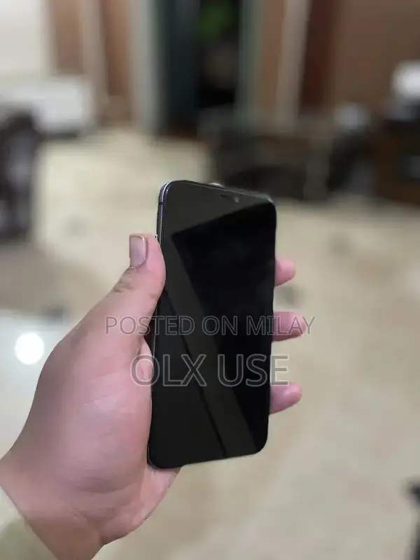 Apple iPhone 11 64GB Factory Unlocked Smartphone