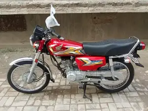 Honda 125 Motorcycle - Pristine Condition, Near-Zero Mileage