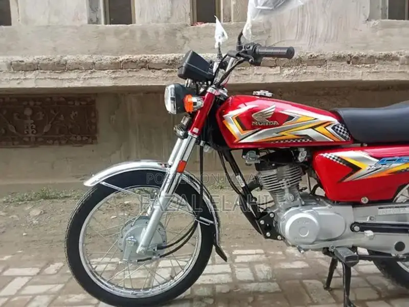 Honda 125 Motorcycle - Pristine Condition, Near-Zero Mileage