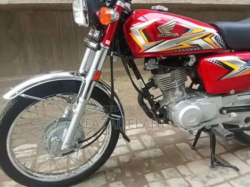 Honda 125 Motorcycle - Pristine Condition, Near-Zero Mileage