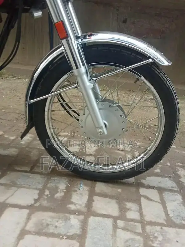 Honda 125 Motorcycle - Pristine Condition, Near-Zero Mileage