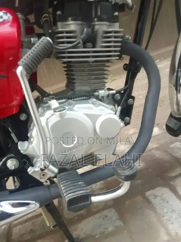 Honda 125 Motorcycle - Pristine Condition, Near-Zero Mileage