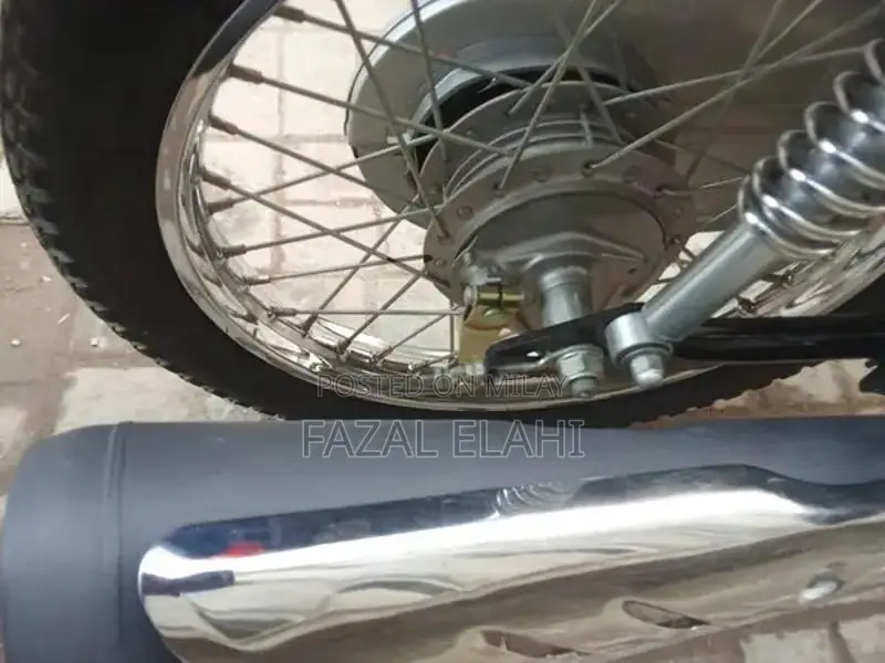 Honda 125 Motorcycle - Pristine Condition, Near-Zero Mileage