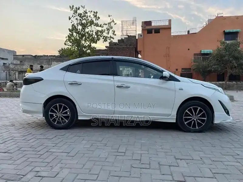 Toyota Yaris 1.5 X CVT Automatic Hatchback