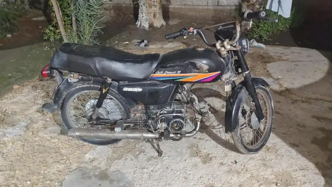 2011 CD 70 Motorcycle with General Karwaya Engine