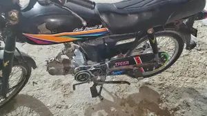 2011 CD 70 Motorcycle with General Karwaya Engine